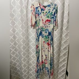 Beautiful flowy maxi dress with tropical vibes
